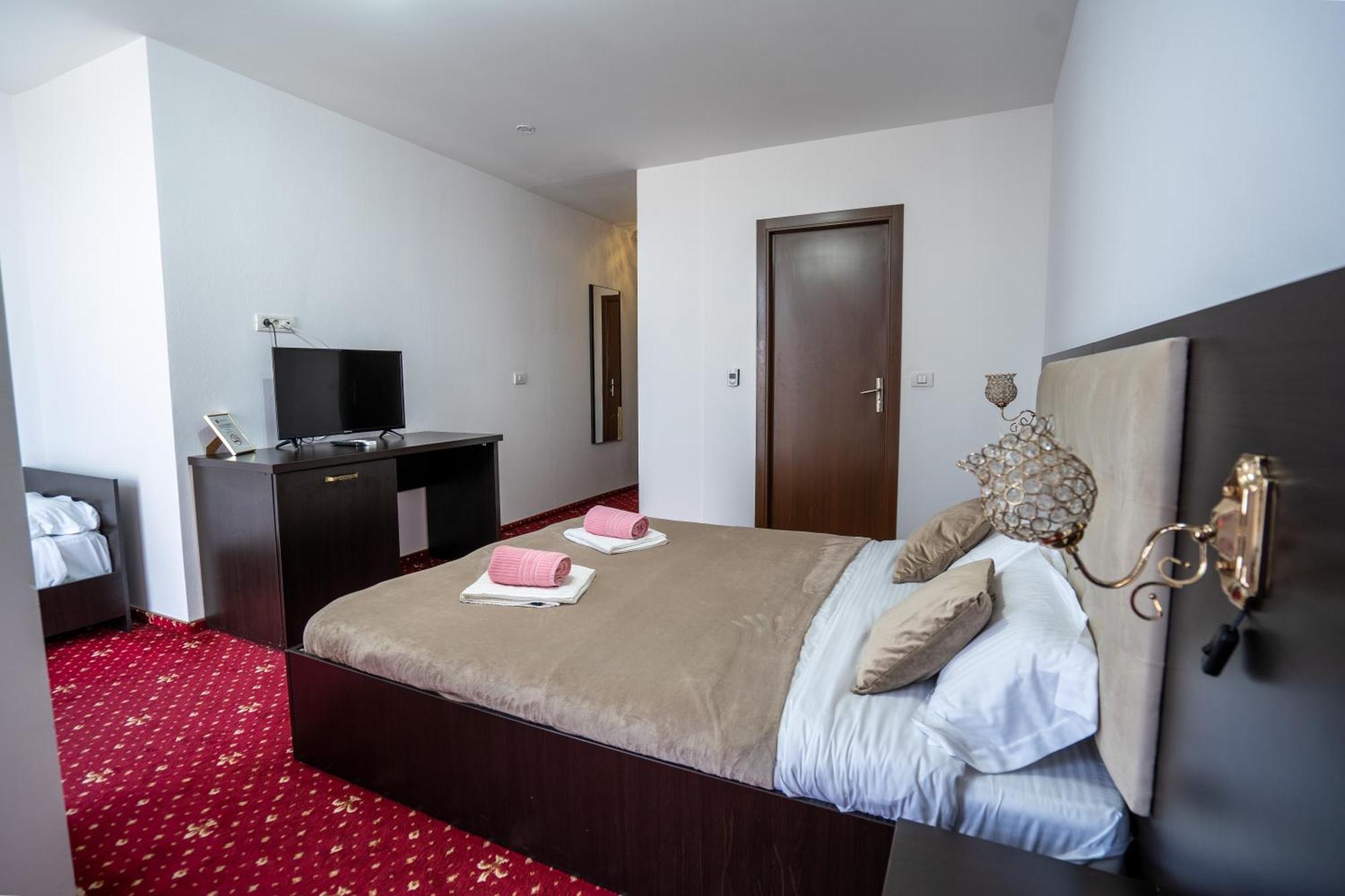 טימישוארה Hotel N Residence מראה חיצוני תמונה
